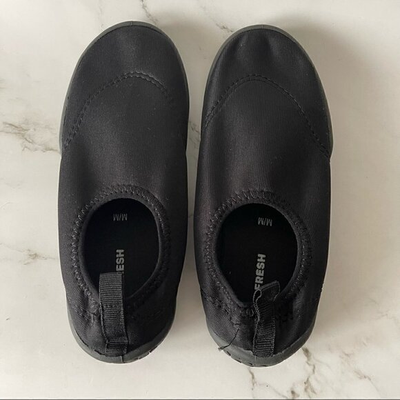 JOE Fresh kids / boys black water shoes size medium big kid - Picture 2 of 5